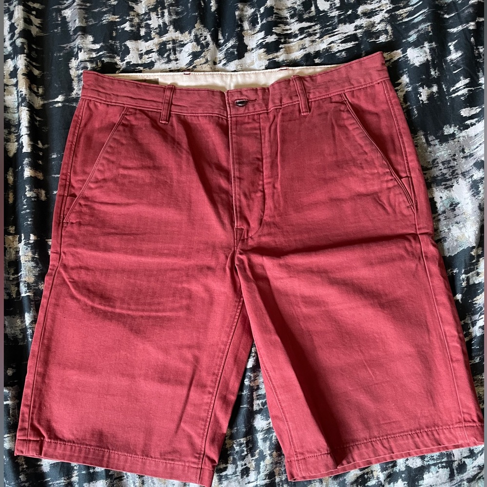 Men’s Salmon colored Button Fly Levi’s Chino Shorts 33W